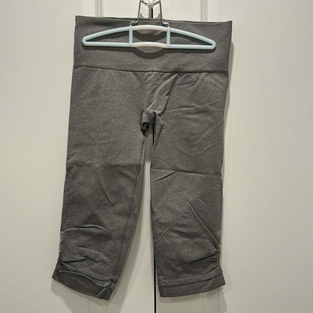 Lululemon Athletica Cropped Leggings, 6, Heathered Gray